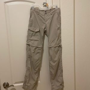 Columbia Sport convertible cargo pants. Size 4 regular khaki. RUNS SMALL.